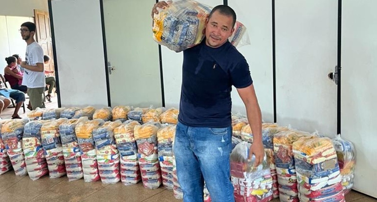 Famílias de recicladores cadastradas pela Prefeitura recebem cestas básicas