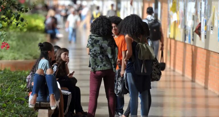Pesquisa aponta desigualdades entre negros e brancos na educação