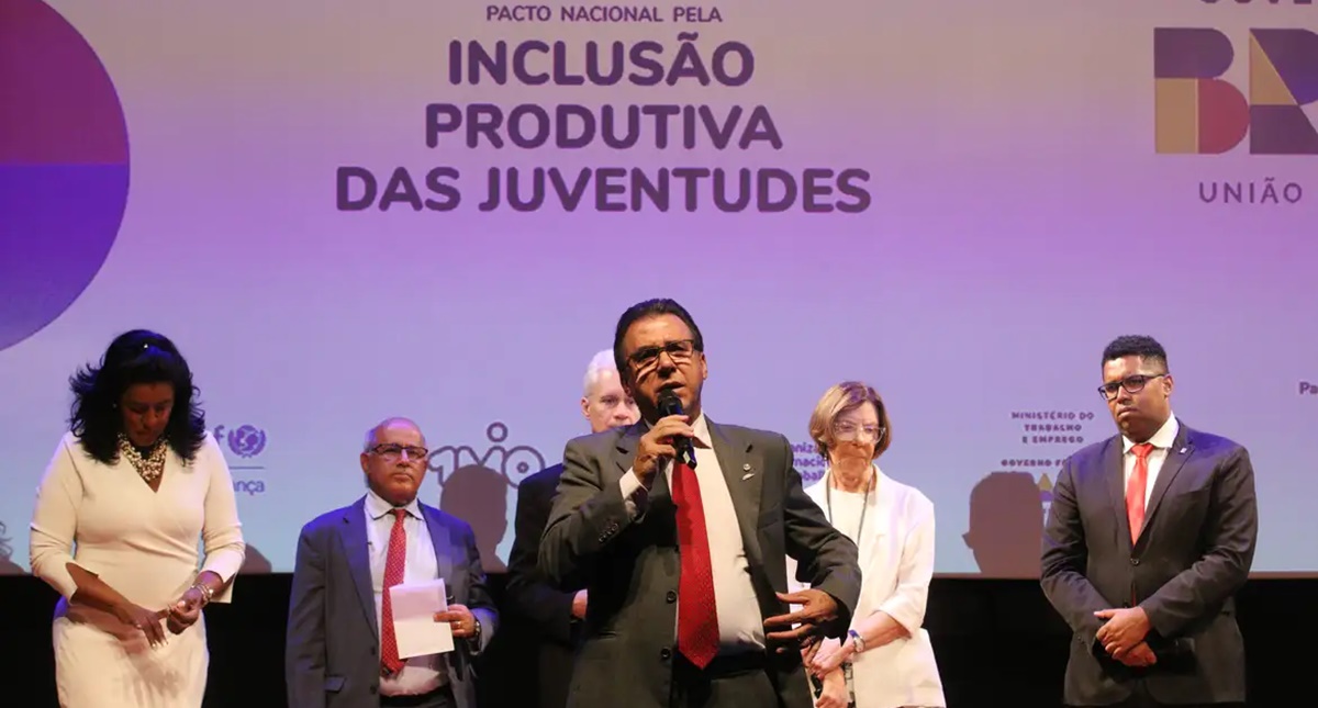 Ministro do Trabalho cobra empresas para melhorarem média salarial