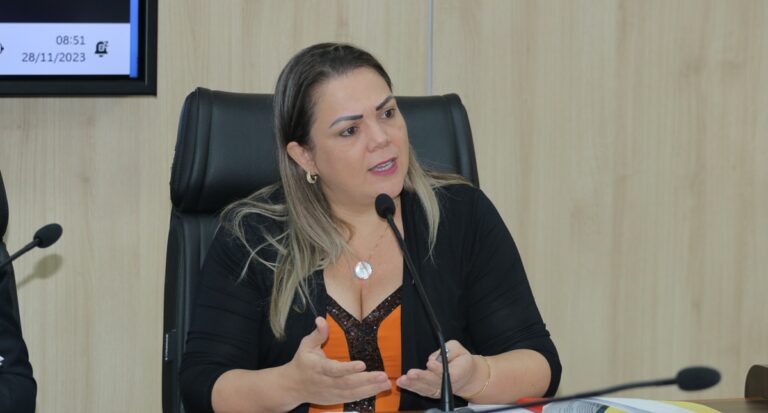 Cláudia de Jesus solicita criação de órgão especializado para proteger mulheres