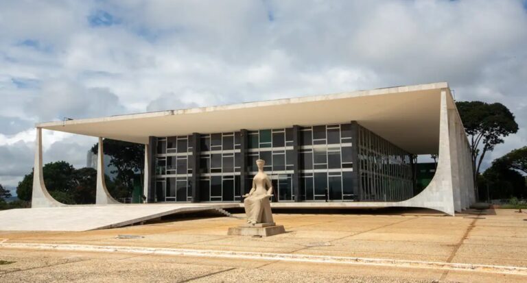 Maioria do STF vota para levar julgamento de políticos para turmas