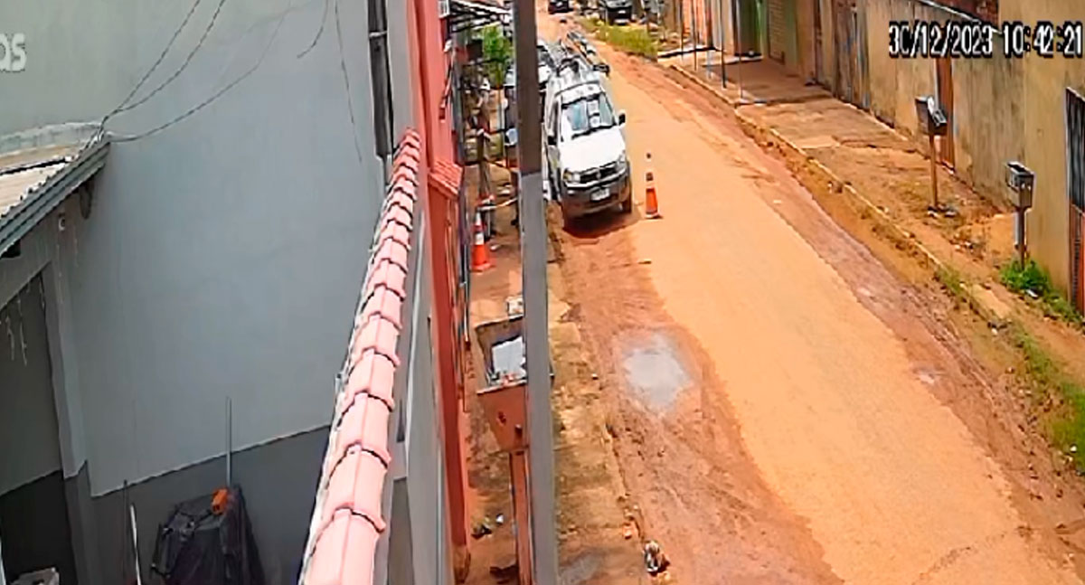 Vídeo mostra funcionários da Energisa sendo assaltados por criminoso na zona leste de Porto Velho - News Rondônia