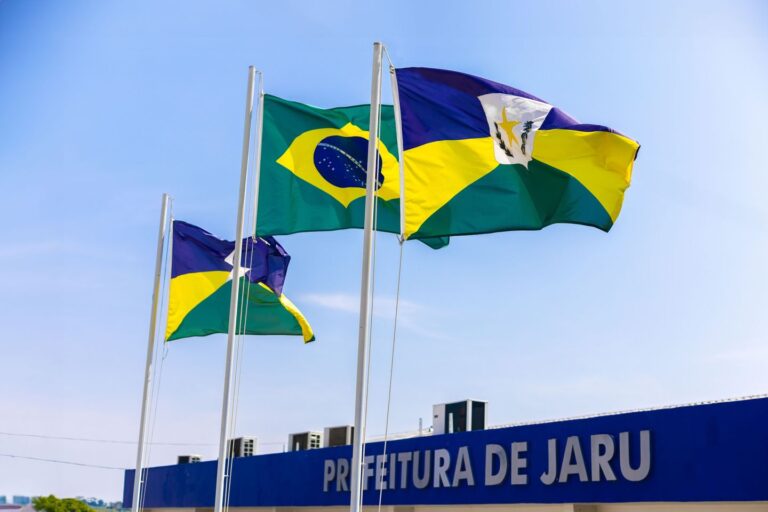 Transporte escolar: Novo contrato assinado pela Prefeitura de Jaru determina que veículos sejam fabricados a partir de 2023