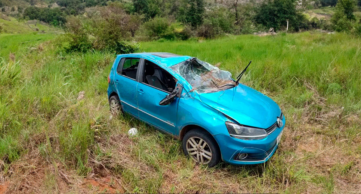 Veículo com ocupantes de Cruzeiro do Sul se envolve em acidente na BR-364 - News Rondônia