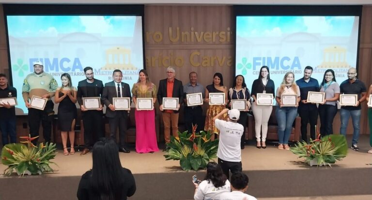 Prefeitura homenageia parcerias do projeto Tenda Família Cidadã