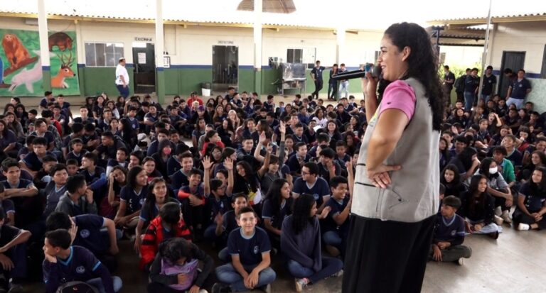 Semusa leva ação de conscientização sobre a dengue para escola da zona Sul