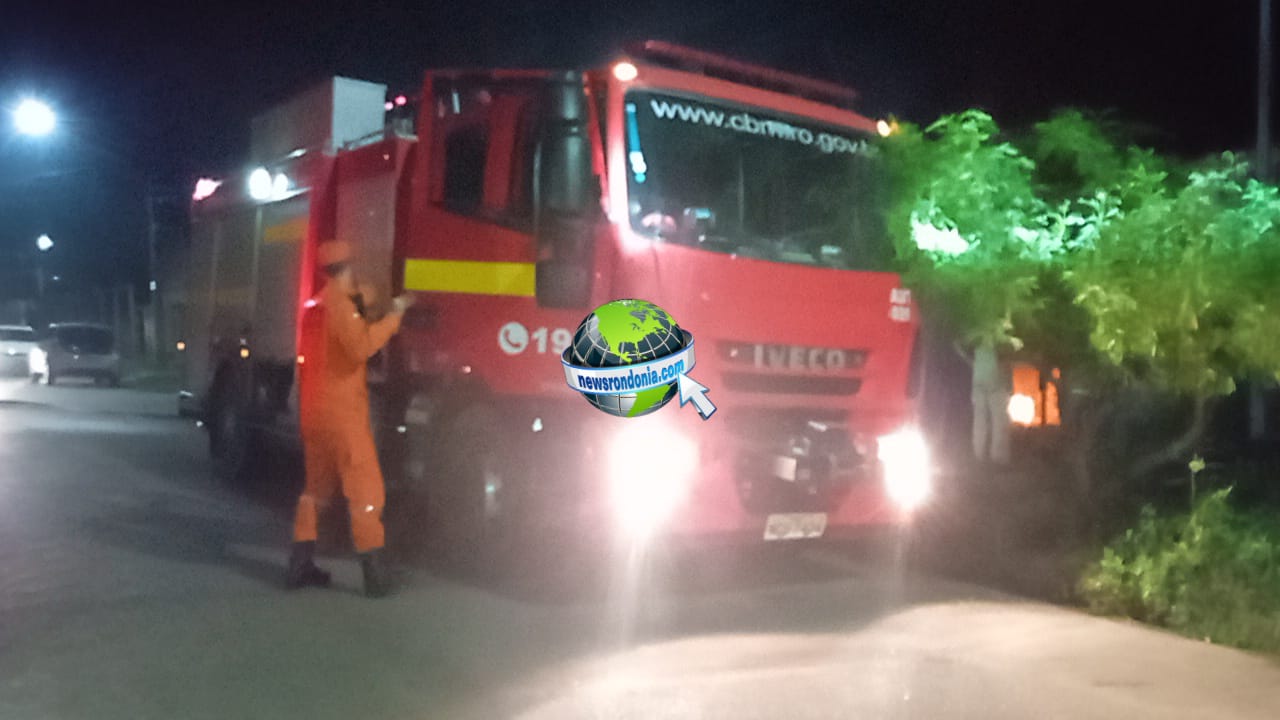 Moto é incendiada em casa usada como boca de fumo na zona sul - News Rondônia