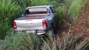 Motorista com sinais de embriaguez perde controle e desce barranco na BR-364 próximo à Vilhena