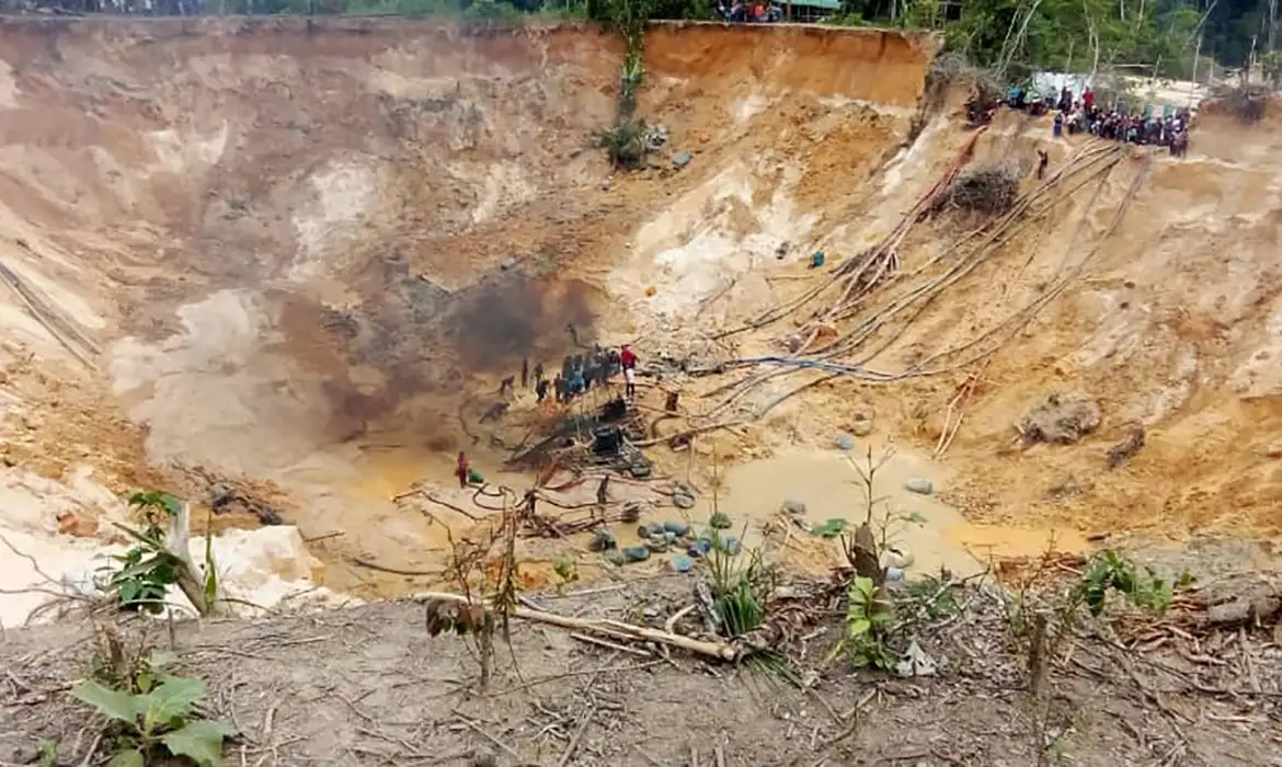 Desabamento de mina na Venezuela deixa 10 mortos e 3 feridos