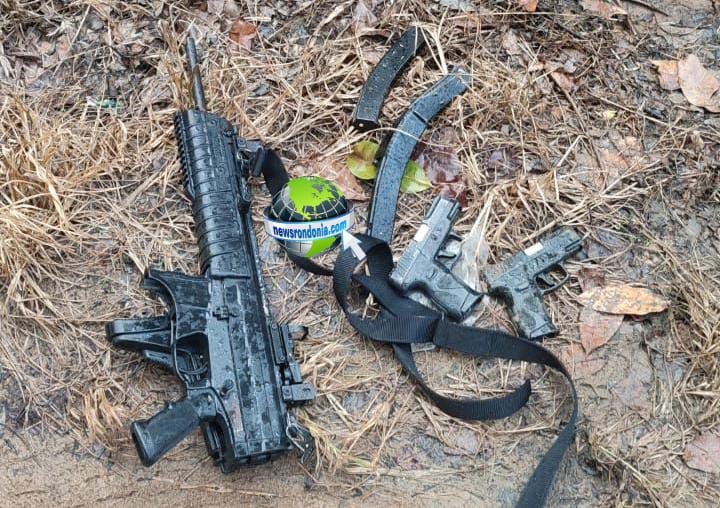 BPChoque prende bandidos com fuzil e pistolas durante perseguição e troca de tiros