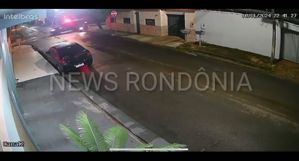 VÍDEO: Criminoso abandona passageira com arma após perseguição e queda 