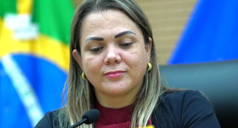 Cláudia de Jesus propõe criação de frente em defesa da transposição de servidores para a União