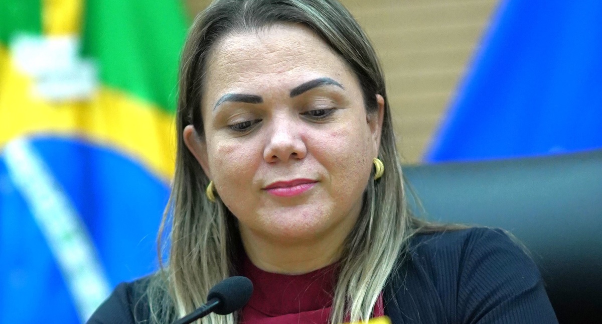 Cláudia de Jesus propõe criação de frente em defesa da transposição de servidores para a União