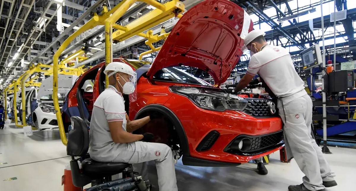 Venda de veículos cresce 12% em 2023, diz balanço da Fenabrave