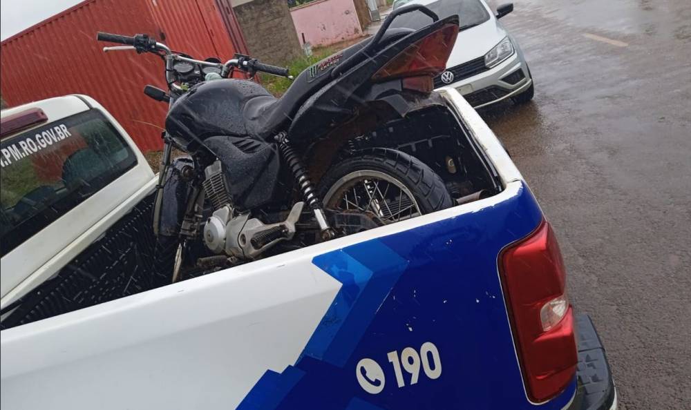 Ladrão sofre queda durante fuga de moto em perseguição policial, acaba preso e confessa furtos