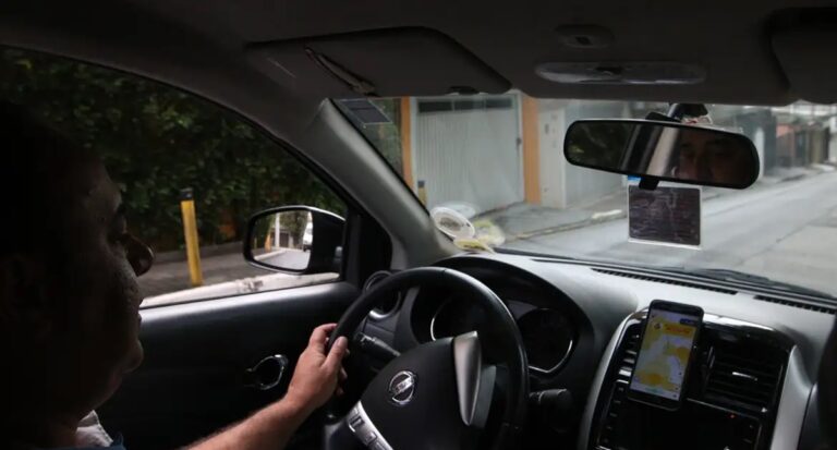 Uber: todas as corridas têm que ter ar-condicionado sem taxa extra