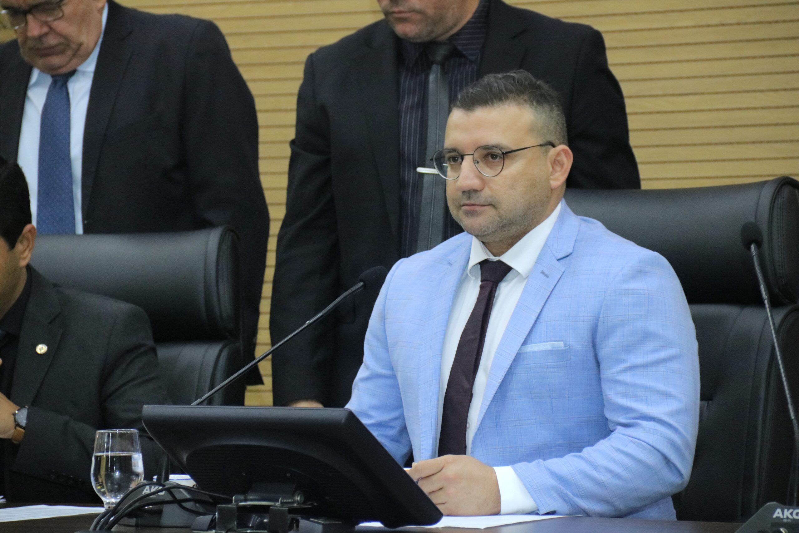 Deputado Ribeiro reforça saúde da capital destinando emenda para aquisição de ambulância