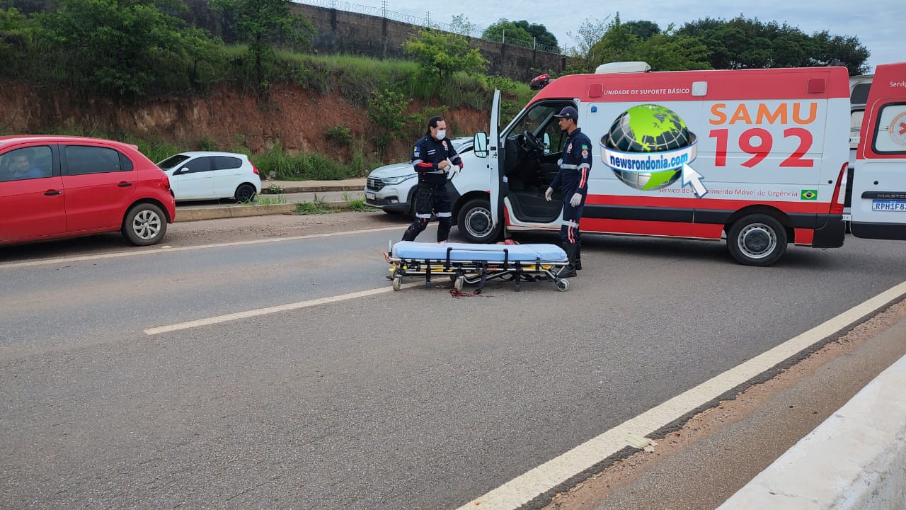 URGENTE: Carro atropela e deixa ciclista em estado grave na BR-364 em Porto Velho