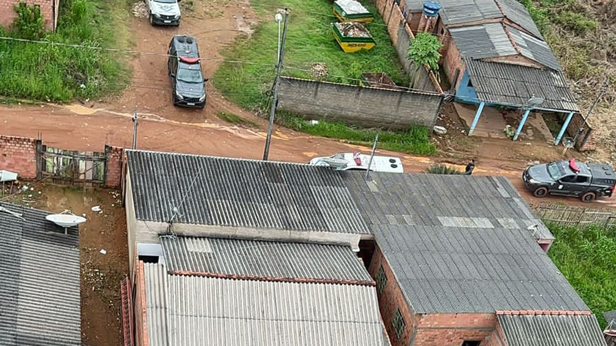 Policias do 9º BPM realizam Prisão de Foragido e Apreensão de Armas, Munições e Drogas - News Rondônia
