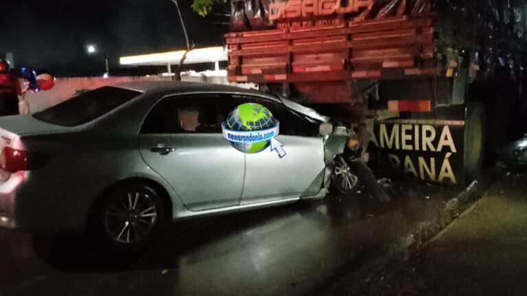 Corolla bate em traseira de caminhão na Avenida Guaporé - News Rondônia