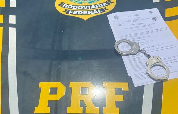 Em Porto Velho, PRF prende homem com mandado de prisão em aberto