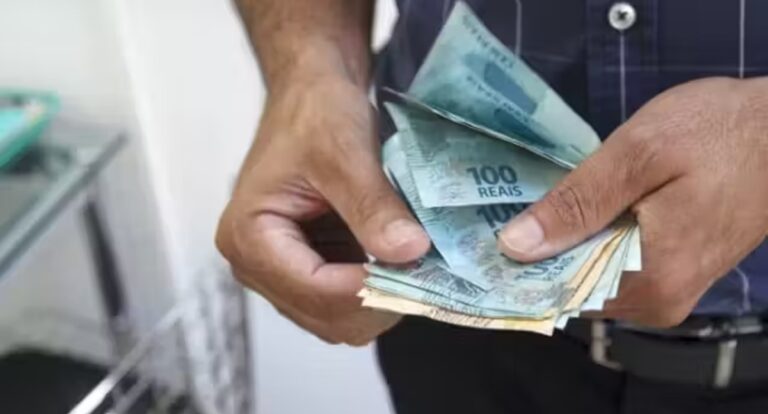 Salário mínimo com reajuste começa a ser pago nesta quinta (1°)