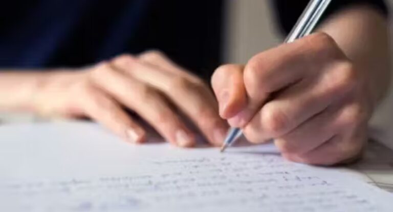 Escrever à mão faz bem para o cérebro e melhora a memória; Melhor do que digitar