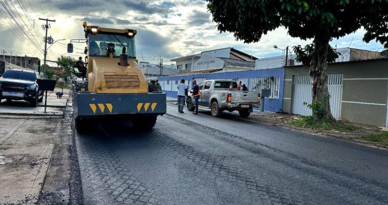 Vias do bairro Embratel recebem serviço de recapeamento