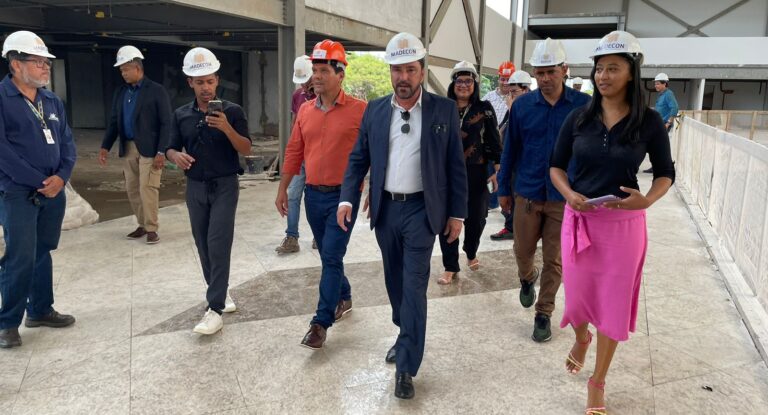 Presidente da AROM acompanhado de comitiva visitaram as obras da nova rodoviária da capital.