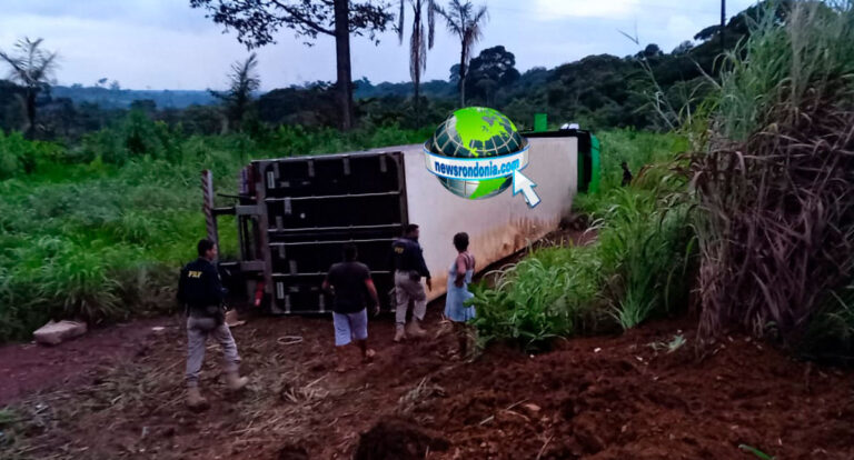 Colisão entre carreta e Strada deixa motorista presa às ferragens na Vila Princesa - News Rondônia