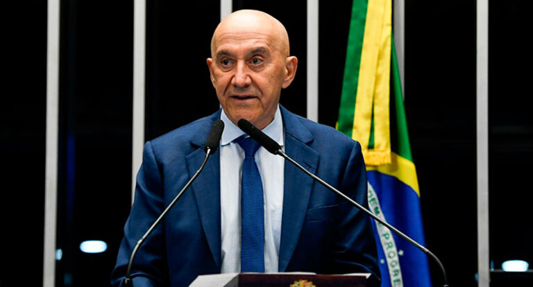 Confúcio: 'Como no futebol, a política é feita de titulares e reservas, do peso da camisa e da força da torcida' - News Rondônia