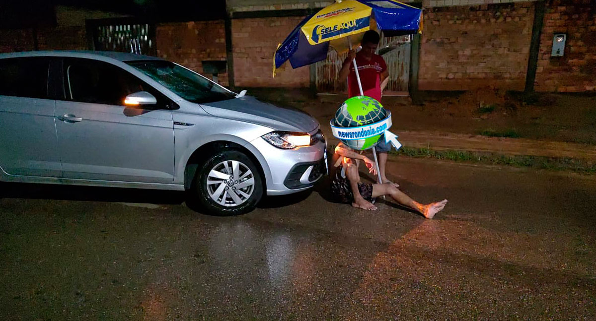 Ciclista fica desmaiado após bater de frente com carro na zona leste