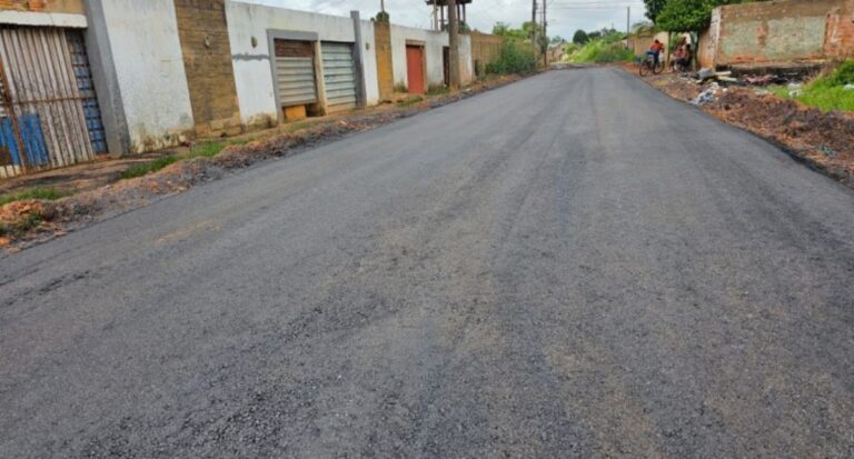Pavimentação das primeiras ruas do bairro Pantanal é concluída