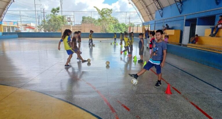 Programa Talentos do Futuro oferece vagas para novos alunos na modalidade de futsal no bairro Nacional