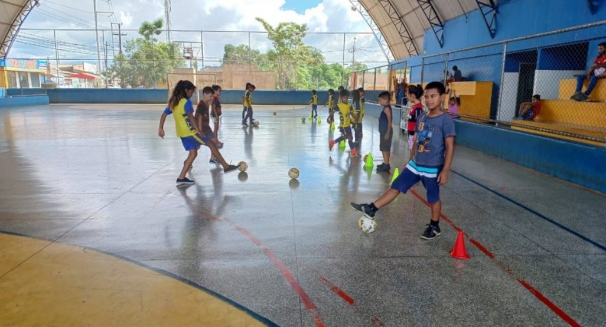 Programa Talentos do Futuro oferece vagas para novos alunos na modalidade de futsal no bairro Nacional