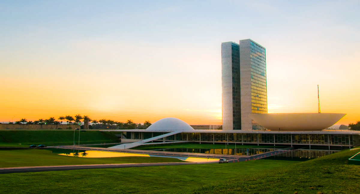 Palácio do Congresso Nacional. (Divulgação/CASACOR) Leia mais em: https://casacor.abril.com.br/arquitetura/congresso-nacional-historia-obra-oscar-niemeyer/