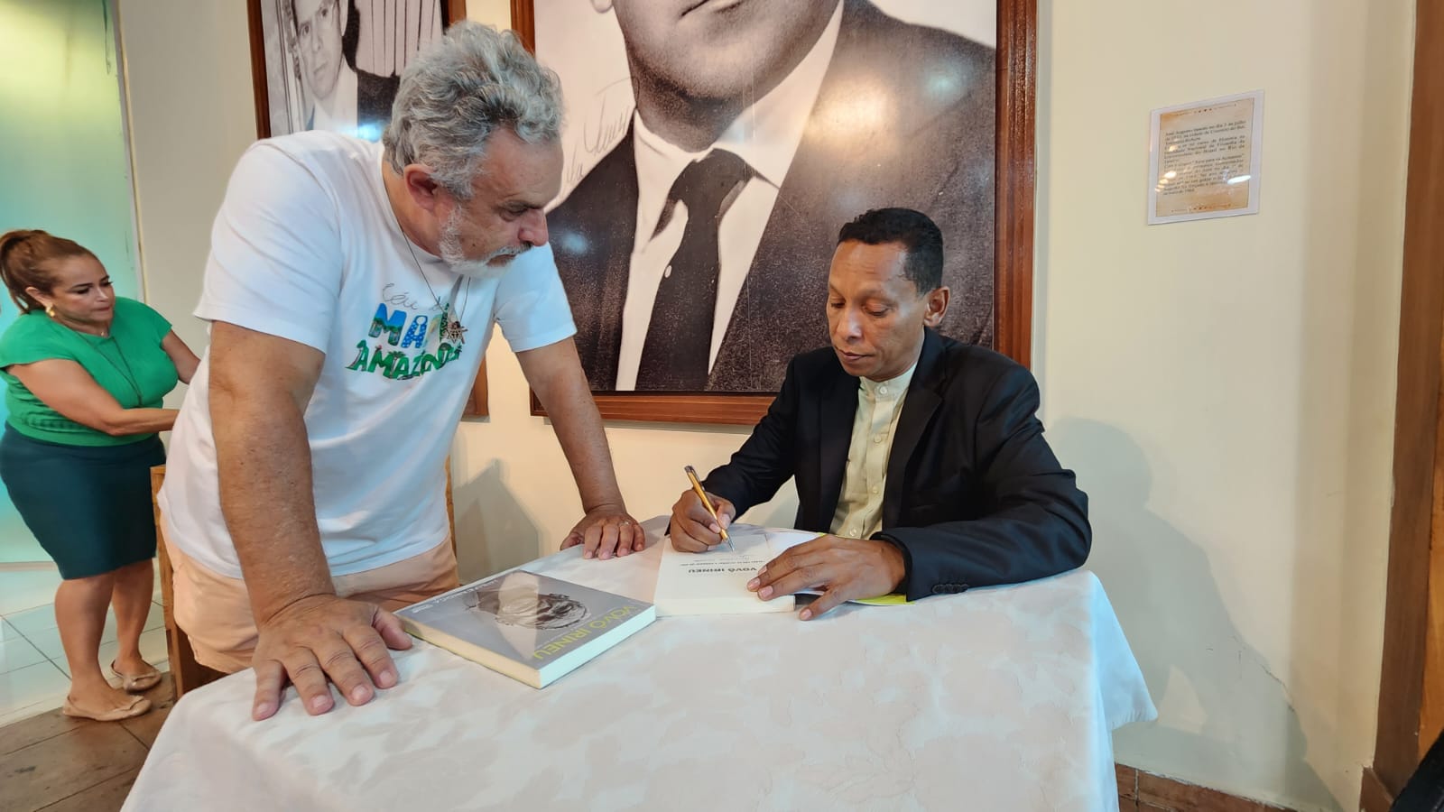 Jornalista acreano lança livro em Porto Velho exaltando a Doutrina do Daime: “Vovô Irineu” - News Rondônia