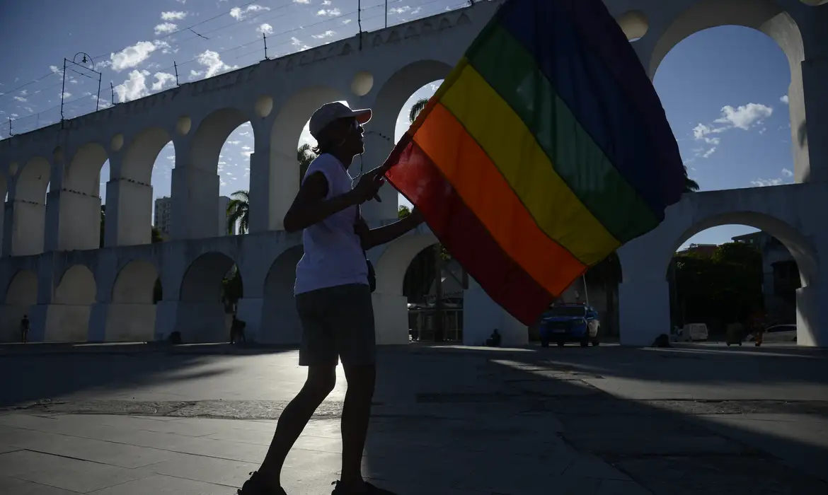 População LGBT nas favelas enfrenta dificuldades para acessar serviços
