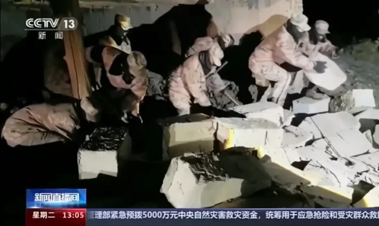 Terremoto de 7,1 graus de magnitude abala noroeste da China