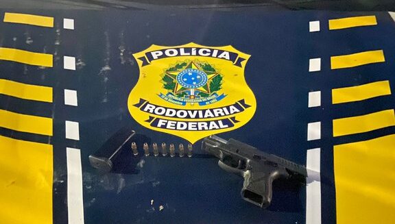 Em Vilhena, PRF apreende arma de fogo