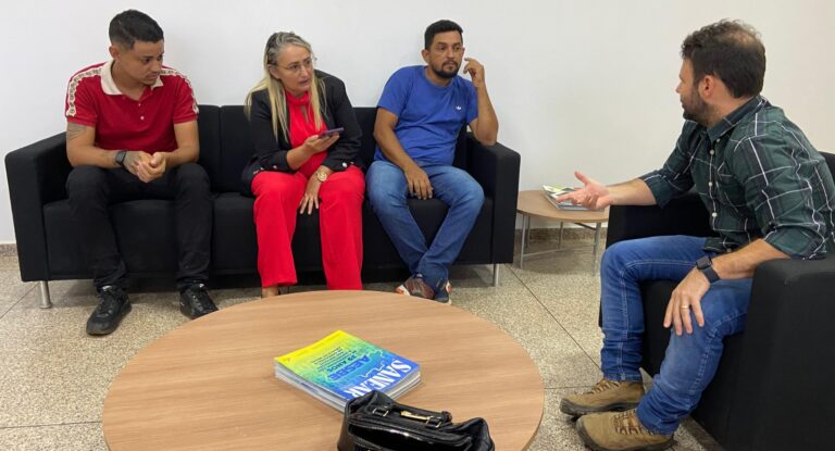 Vereadora Márcia Socorristas Animais se reúne com moradores do Três Marias e secretário da Semob