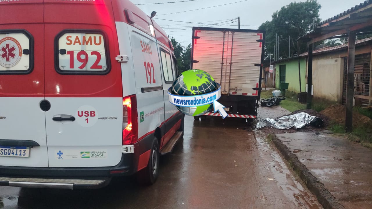 URGENTE: Motociclista bate em traseira de caminhão e morre na zona leste