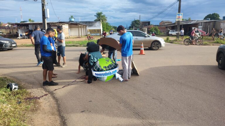 URGENTE: Corolla invade preferencial e causa grave acidente com idoso de moto