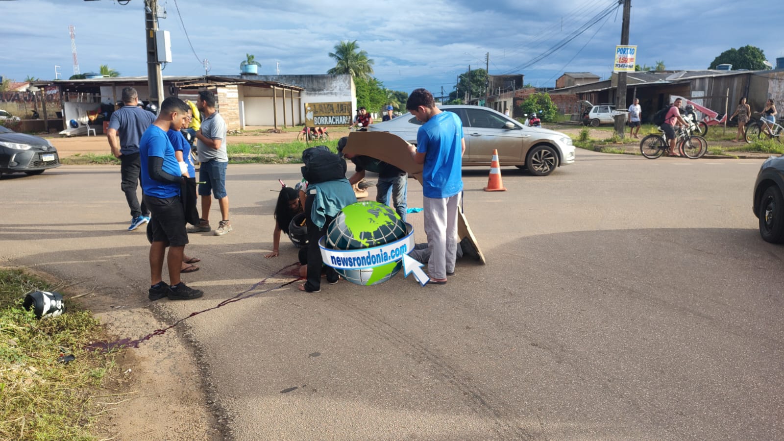 URGENTE: Corolla invade preferencial e causa grave acidente com idoso de moto