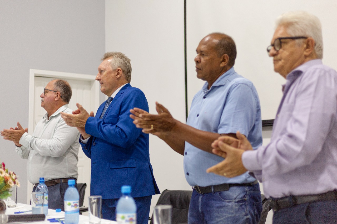 FACER-parabeniza-nova-diretoria-da-ACIV-em-Vilhena