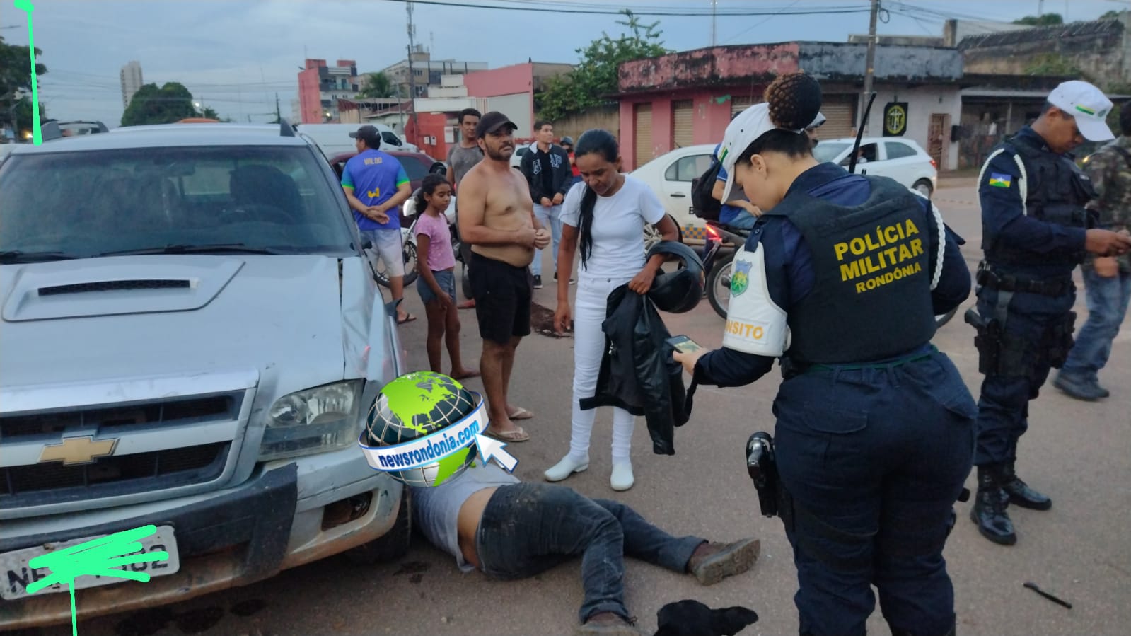 Caminhonete invade preferencial e causa grave acidente com moto - News Rondônia