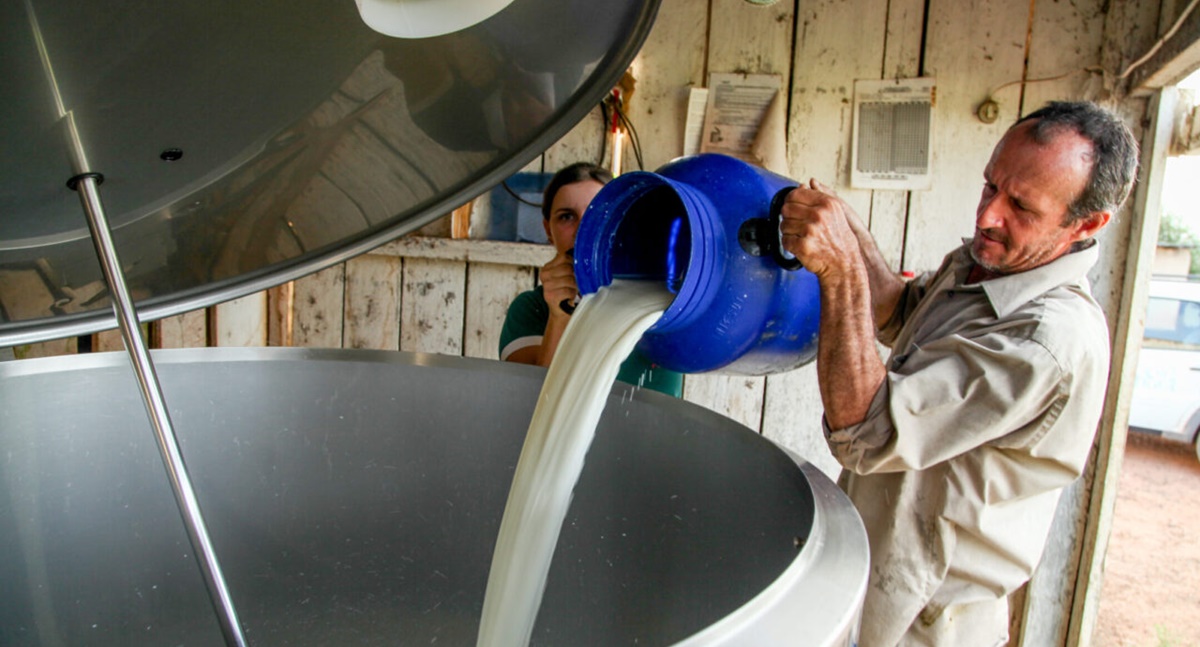 Rondônia se torna líder da região Norte na produção de leite, diz Marcos Rocha
