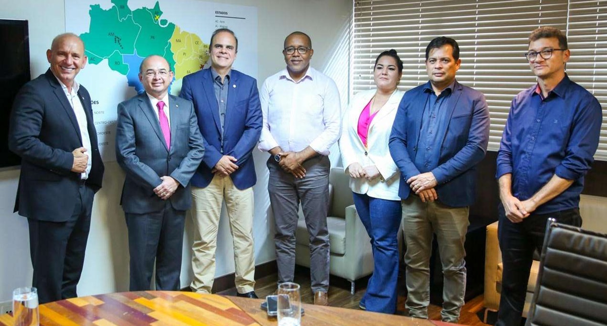 Alan Queiroz fortalece cooperação entre Assembleias Estaduais em encontro com presidente da Unale