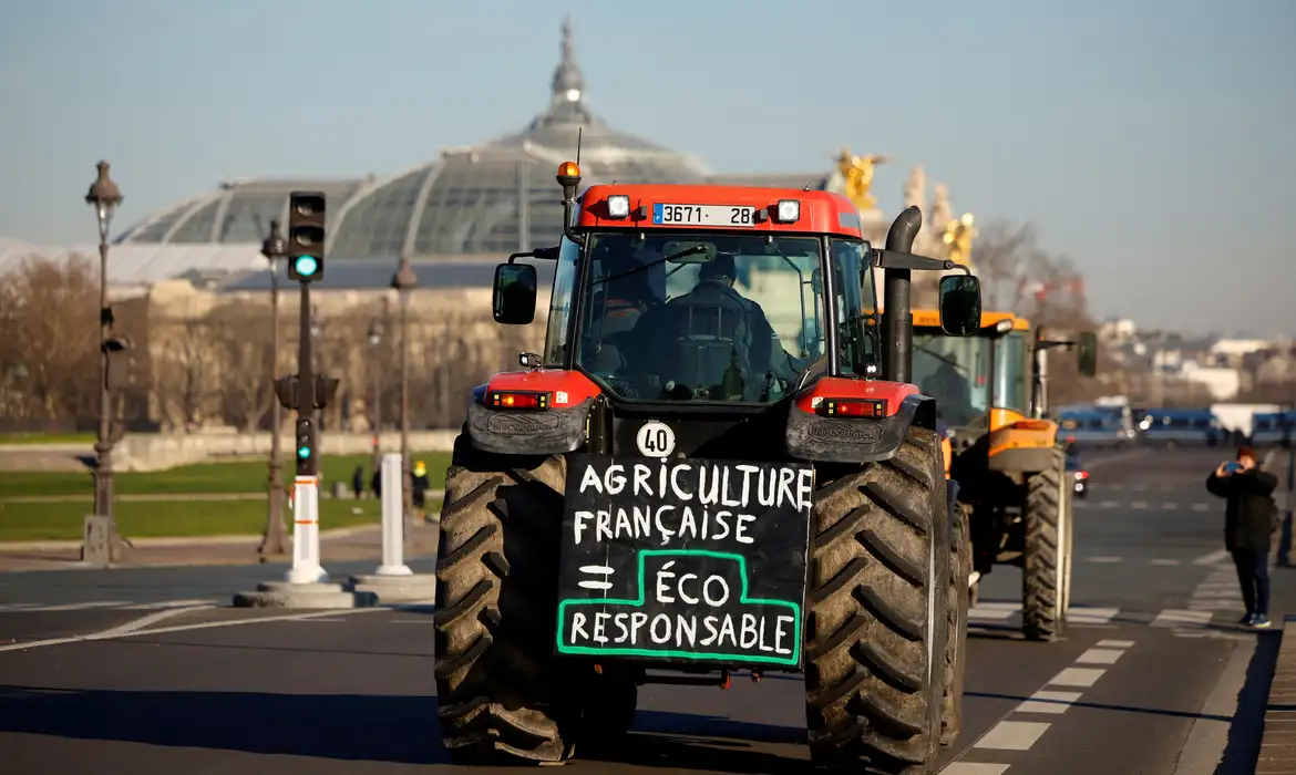 Agricultores espanhóis bloqueiam vias e ampliam protestos na Europa