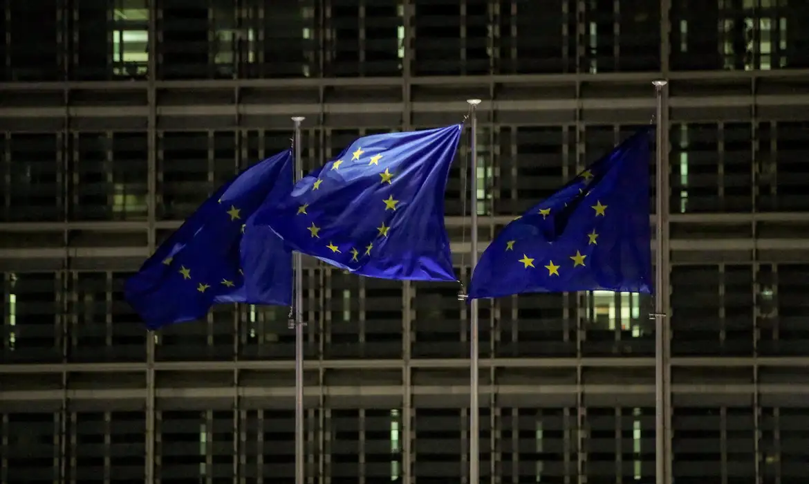União Europeia aprova décimo terceiro pacote de sanções contra Rússia